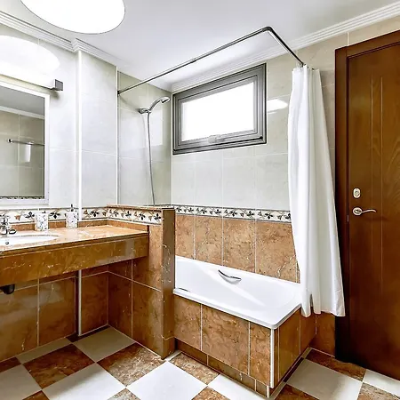 Family Townhouse *